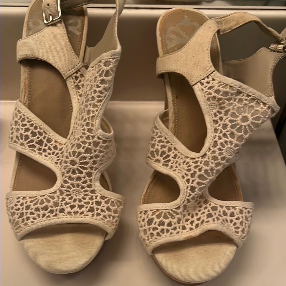 Elegant Cream Lace Sandals